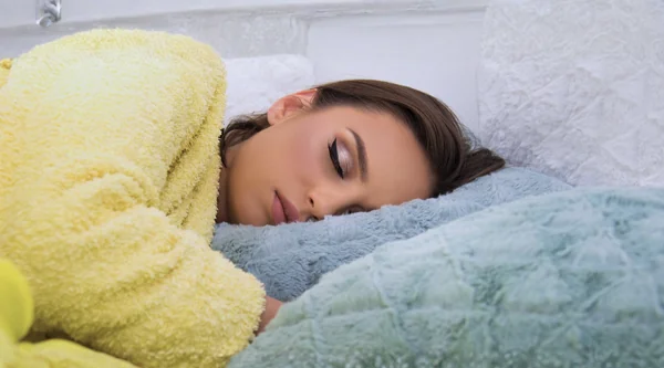 Retira el maquillaje antes de dormir